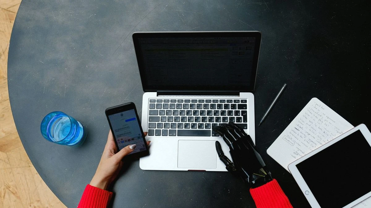 Equipe brasileira comparando categorias e controles de agentes de IA.